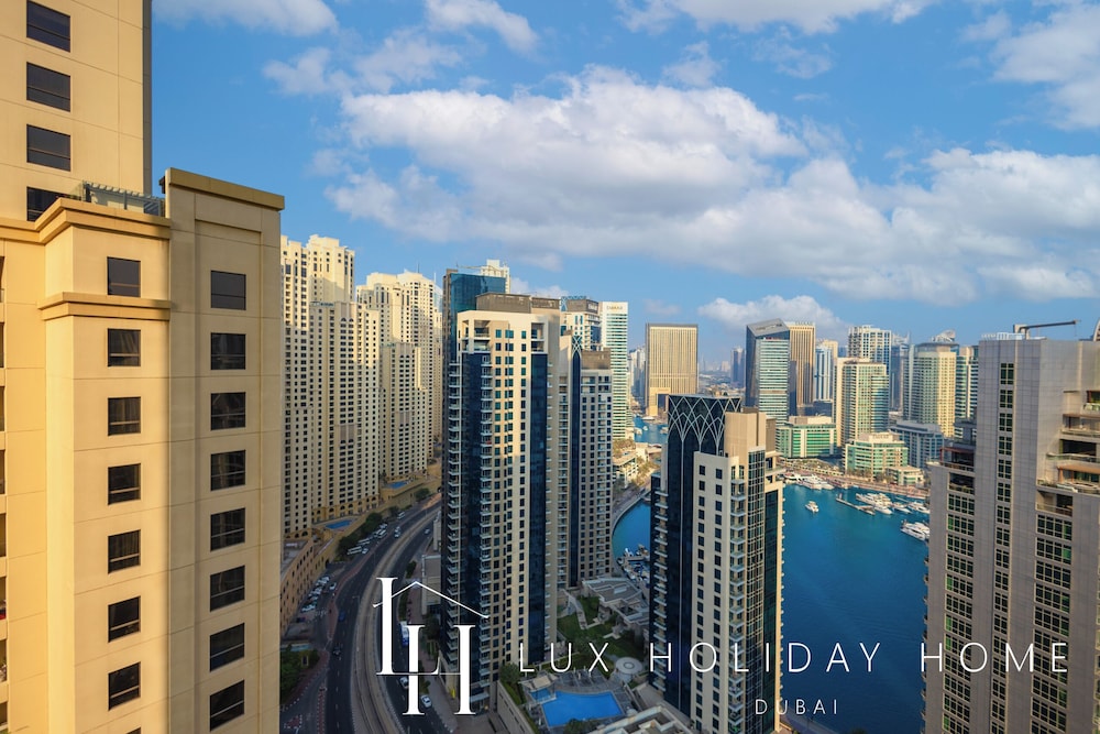 LUX Contemporary Marina View Suite 7