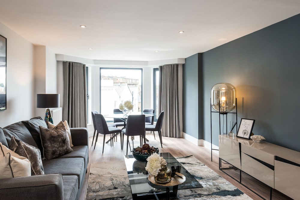 The Carlyle - Elegant Serviced Apartments