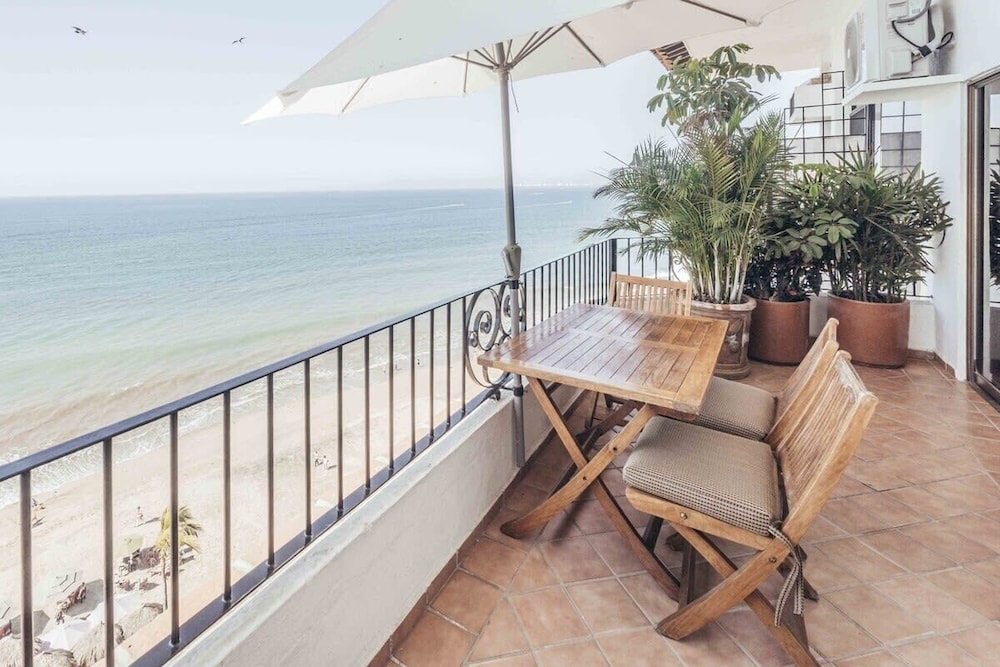 Ocean View 2Br Condo-balcony-beach-pool - 908