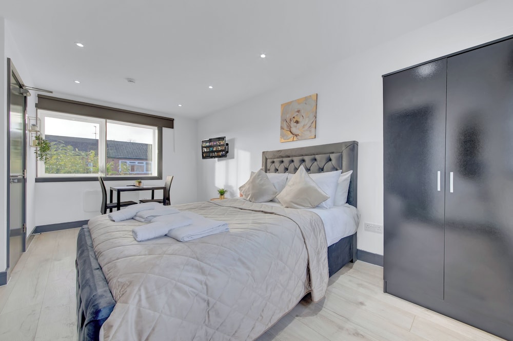 Captivating 1-bed Studio in Feltham