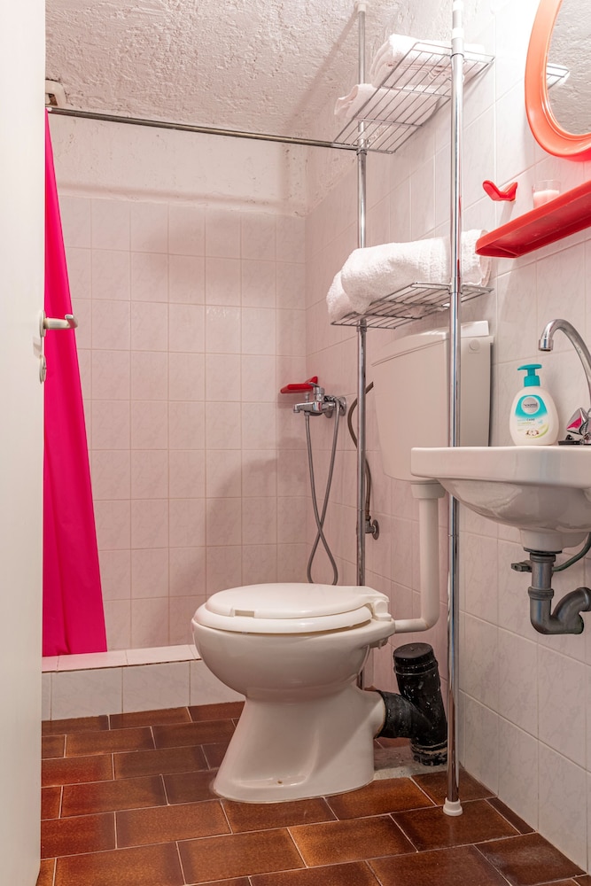 Cozy Summer Retreat - Perfect Location photo 5