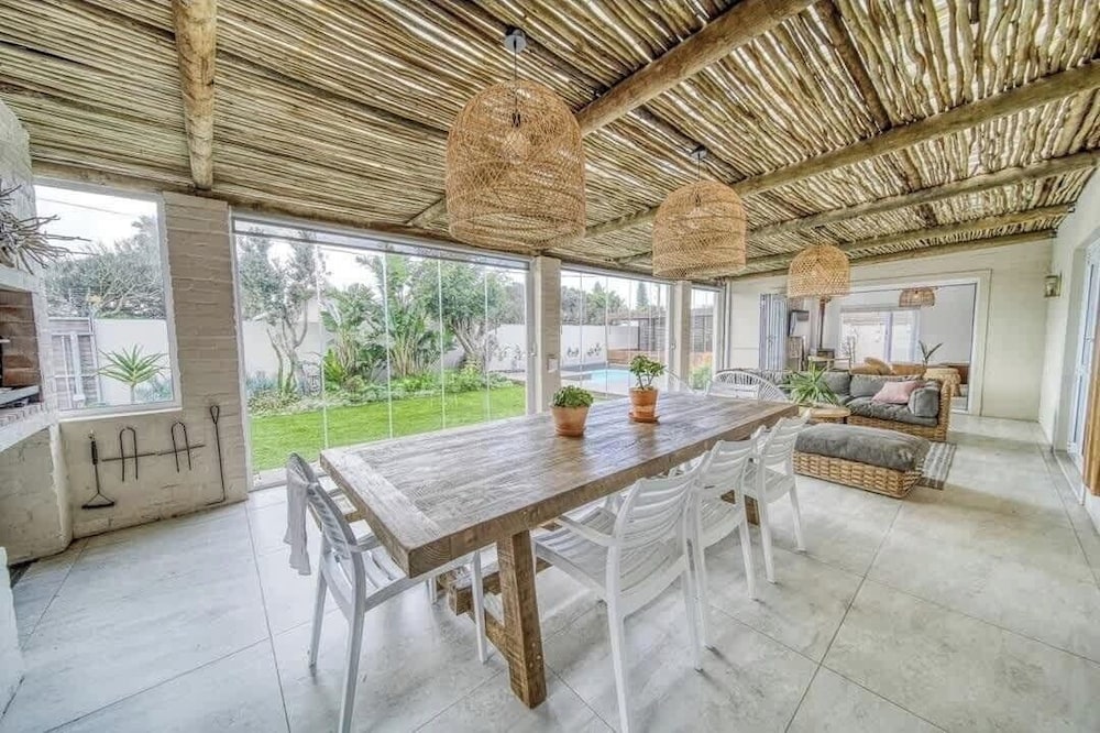 Flamingo Villa at Beach - Pool - Luxury - Solar Back Up