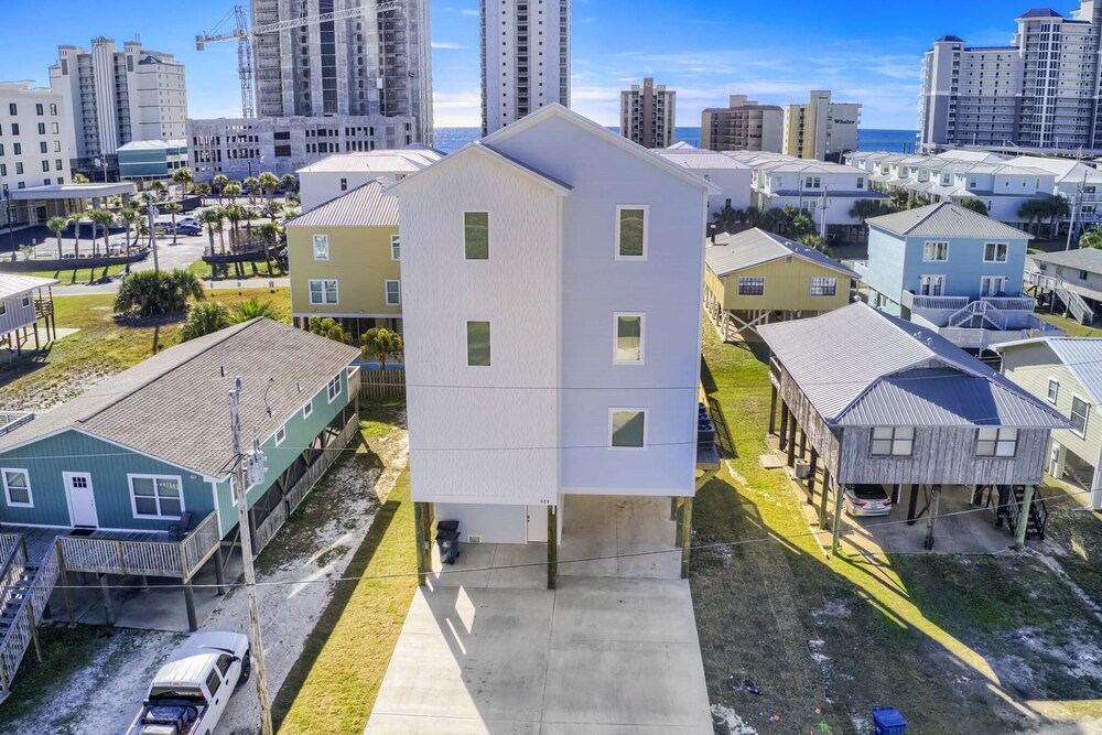 8 Bed 9 Bath Private Pool Grill Walk to Beach view 4