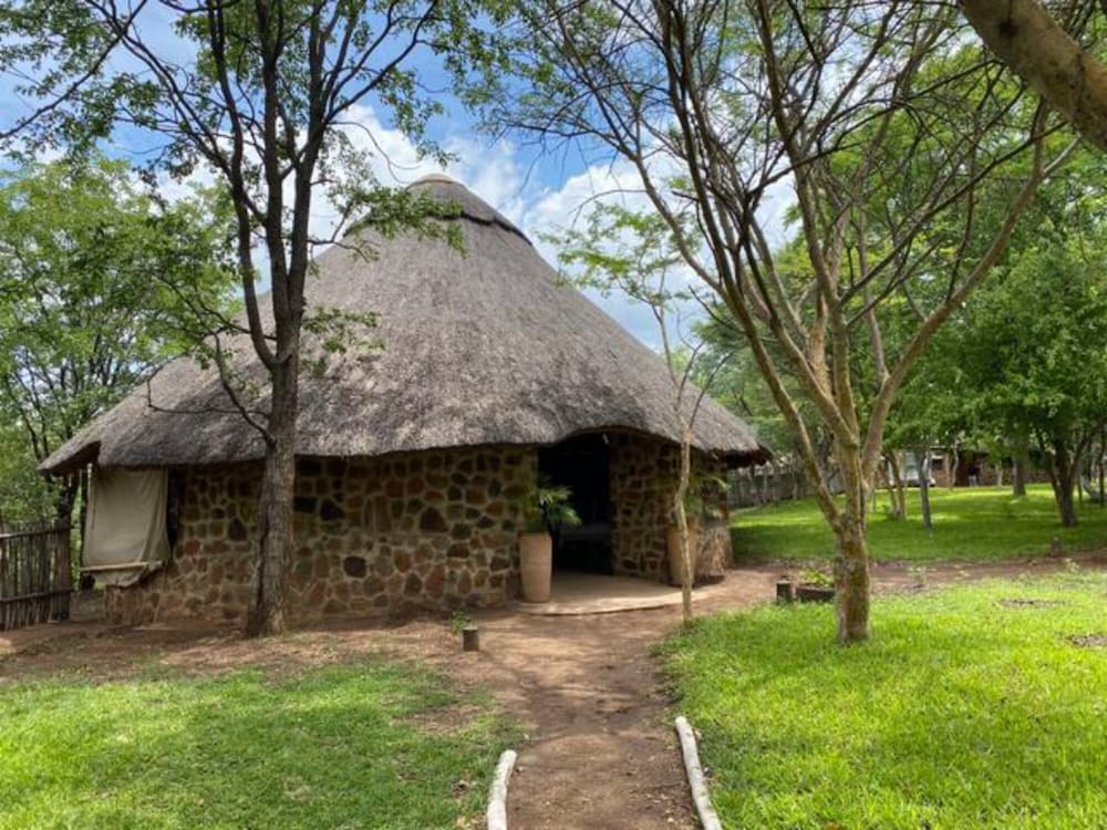 Charming Bush Chalet 2 on This World Renowned Eco Site 40 Minutes From Vic Falls Fully Catered Stay - 1976 view 3