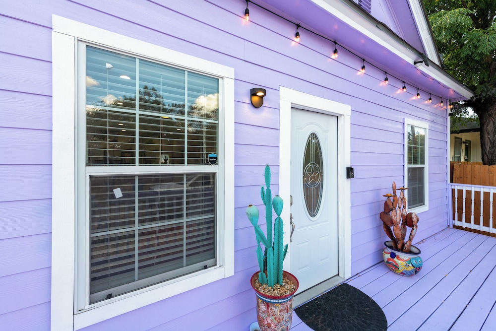 Walk to Alamodome! Stylish Home w/ Private Parking
