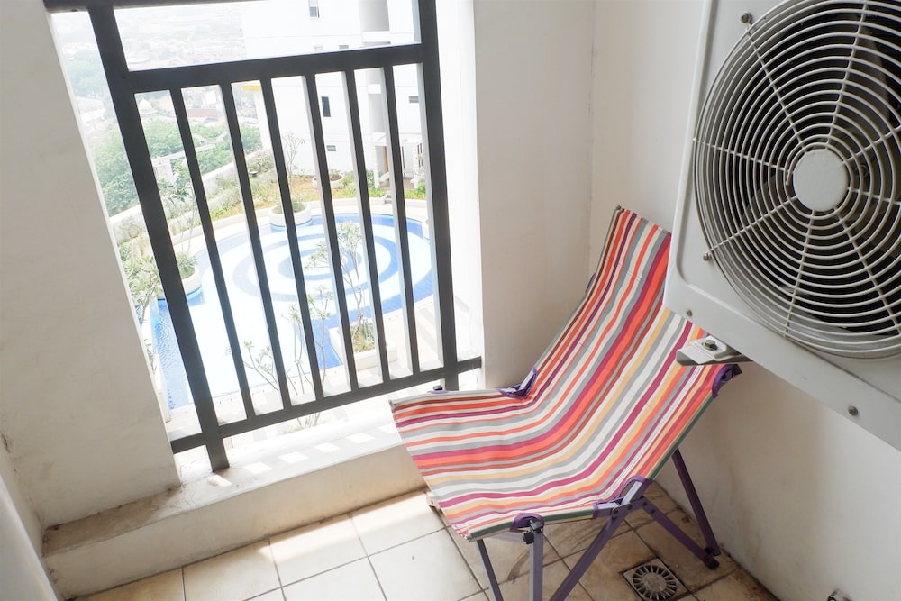 Comfort 1BR Apartment with Sofa Bed connected to Mall Bassura City