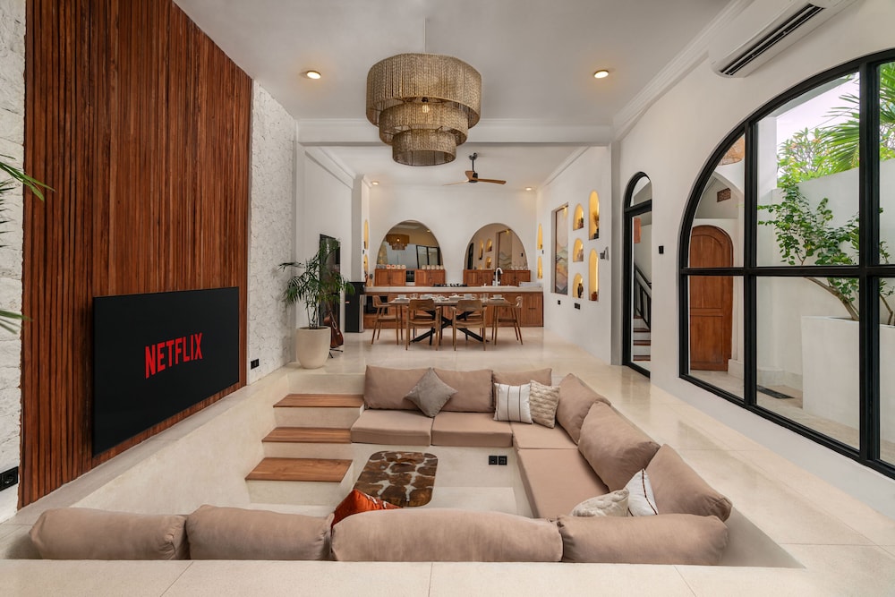 Casa Amor by GORO