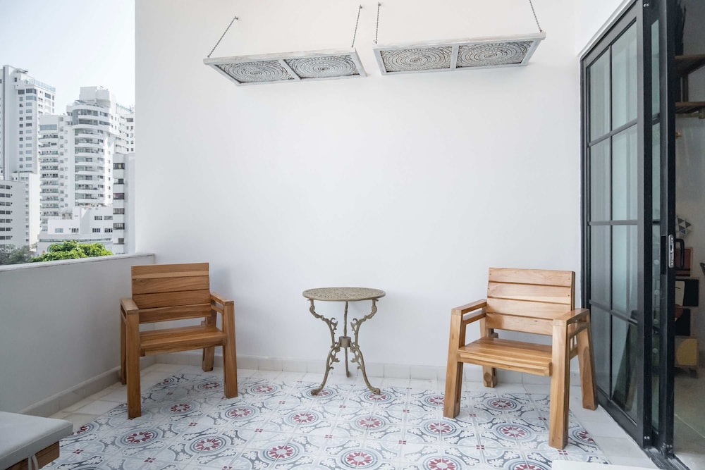 w Gleaming Loft w Balcony in Bocagrande