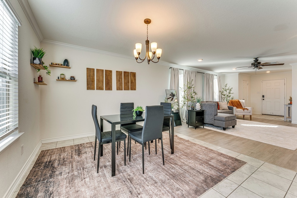 Spacious Home 11 Mi to San Antonio River Walk