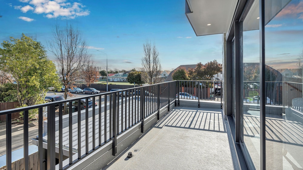Close to Stadium 3 BR with Garage – Unit 1