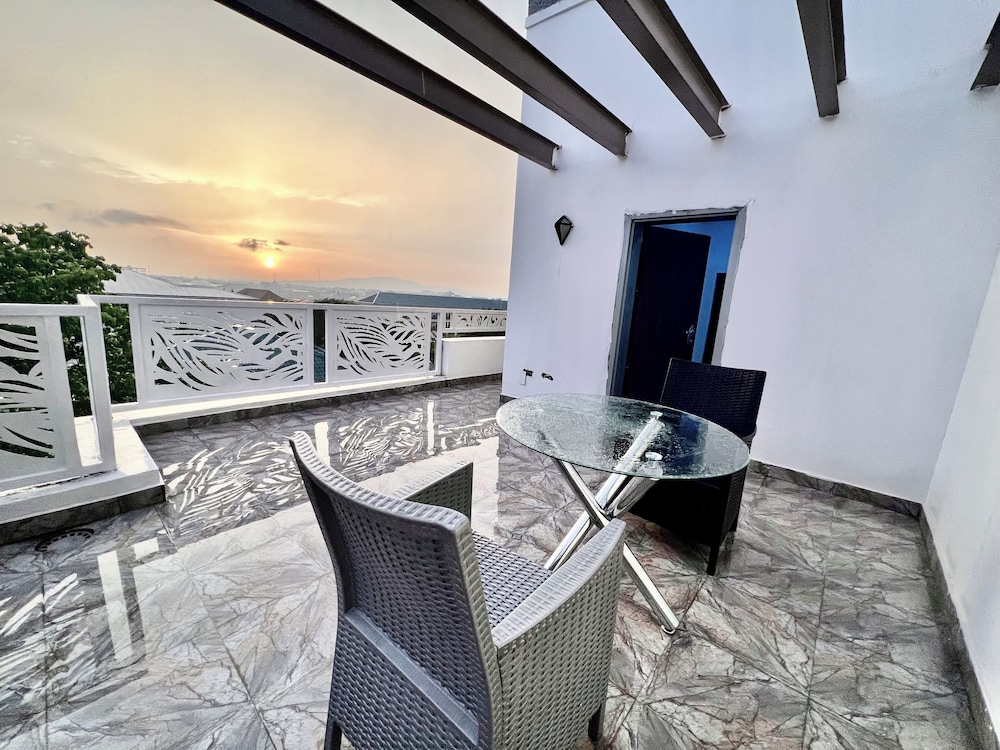 FURNISHED APARTMENTS