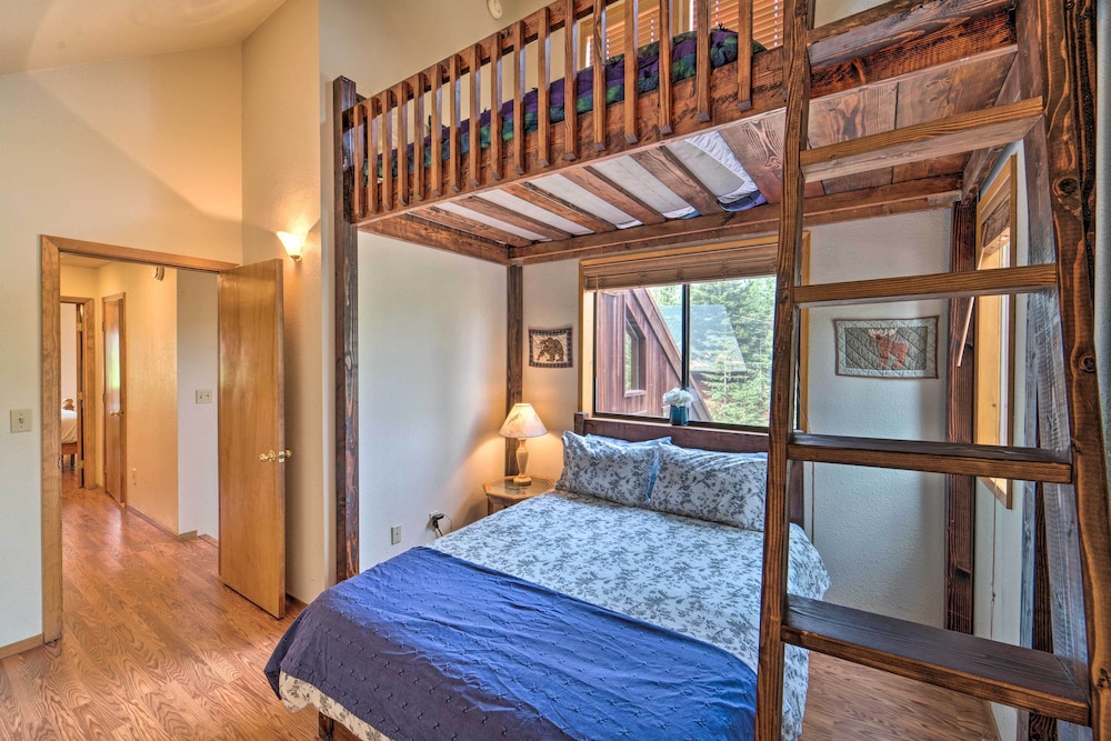Hot Tub & Deck: Truckee Golf Course Home