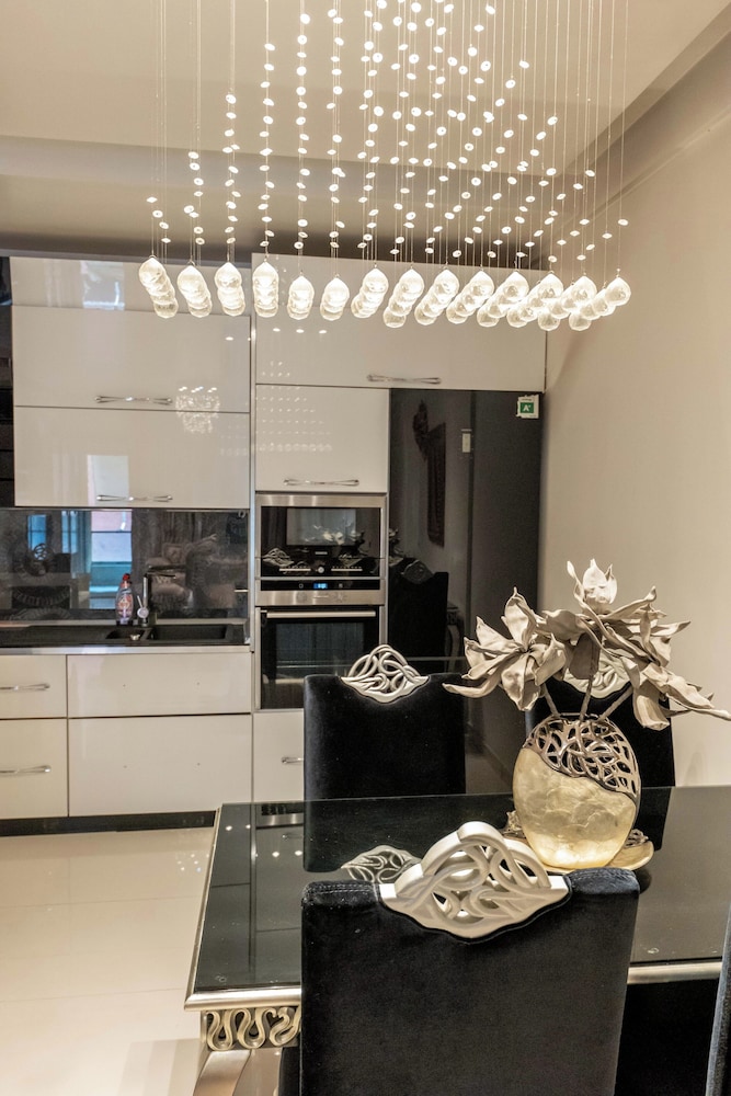 Tirent Apartment-Spacious 2-Bedroom Stay in Delijorgji Tirana
