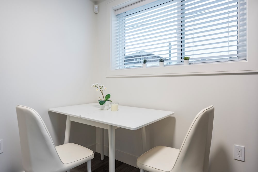 Sunny 1BR Detached Suite