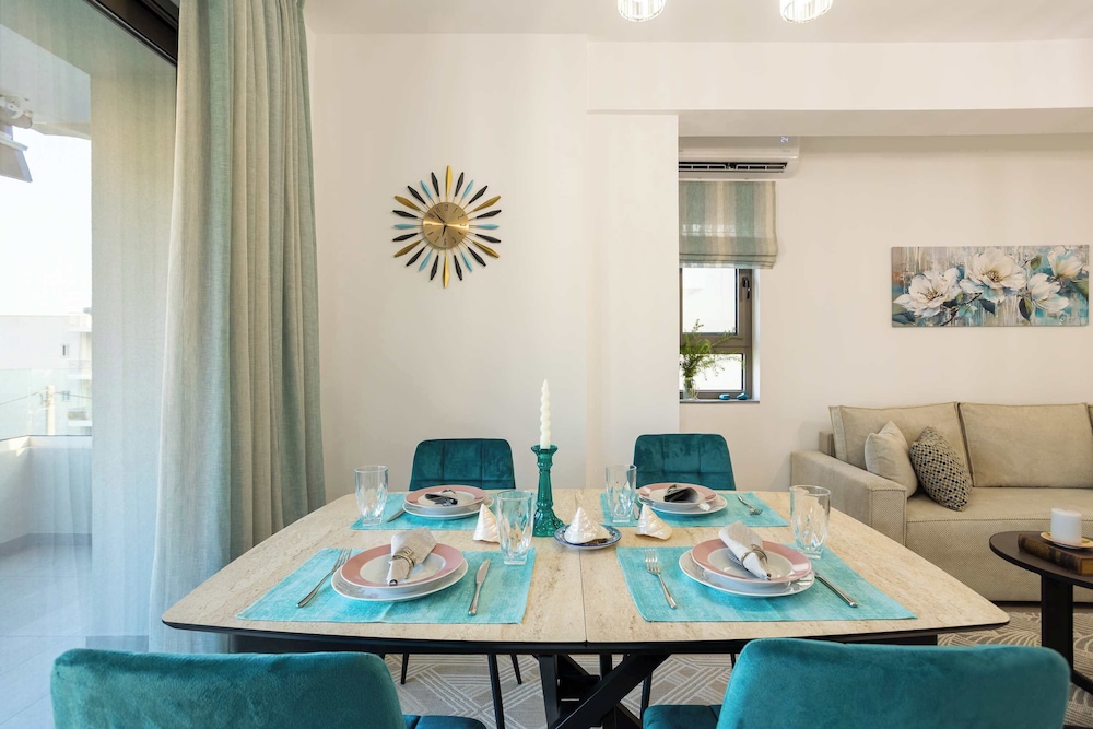 Artemis Sky Suite - Sea Escape With Mountain View