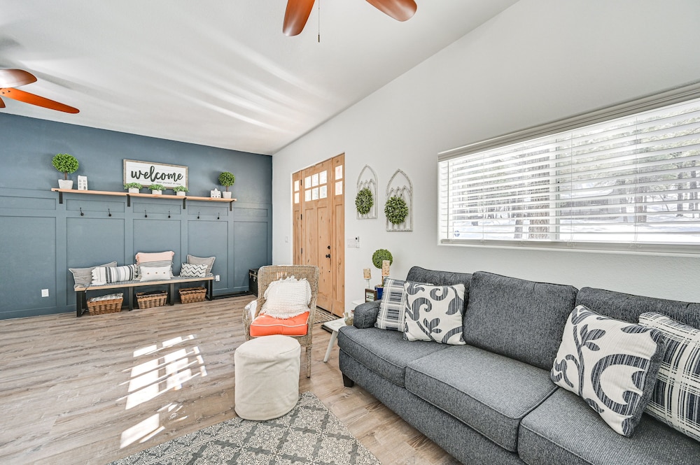 Grill & Patio: Charming Cabin in Munds Park