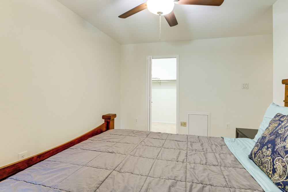 3 Mi to Dulles Airport: D.c. Area Townhome