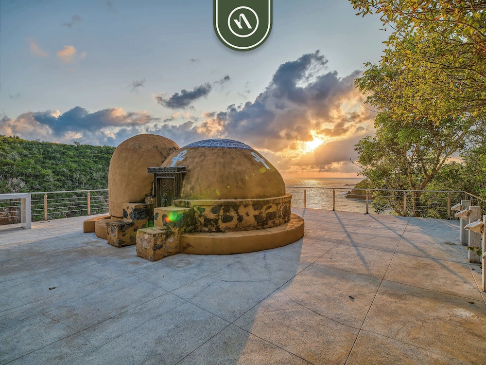 Luxury Oceanfront Villa - Private Beach - Pool