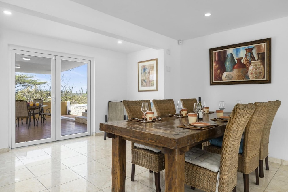 3BR Filled by Nature w Private Pool Ocean View
