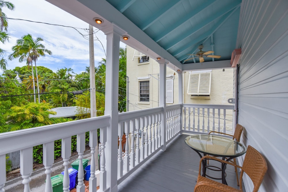 New Coastal Rose - Bright Loft With High Ceilings view 5