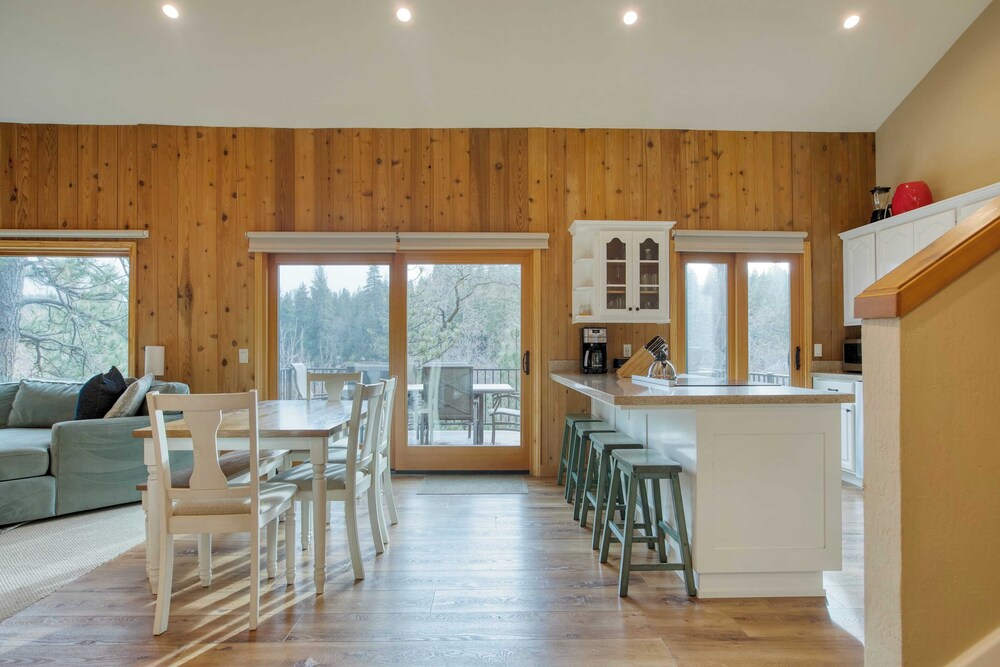 Arrowhead Lakeside Escape by Avantstay 3min Walk to Lake, Private Beach Access