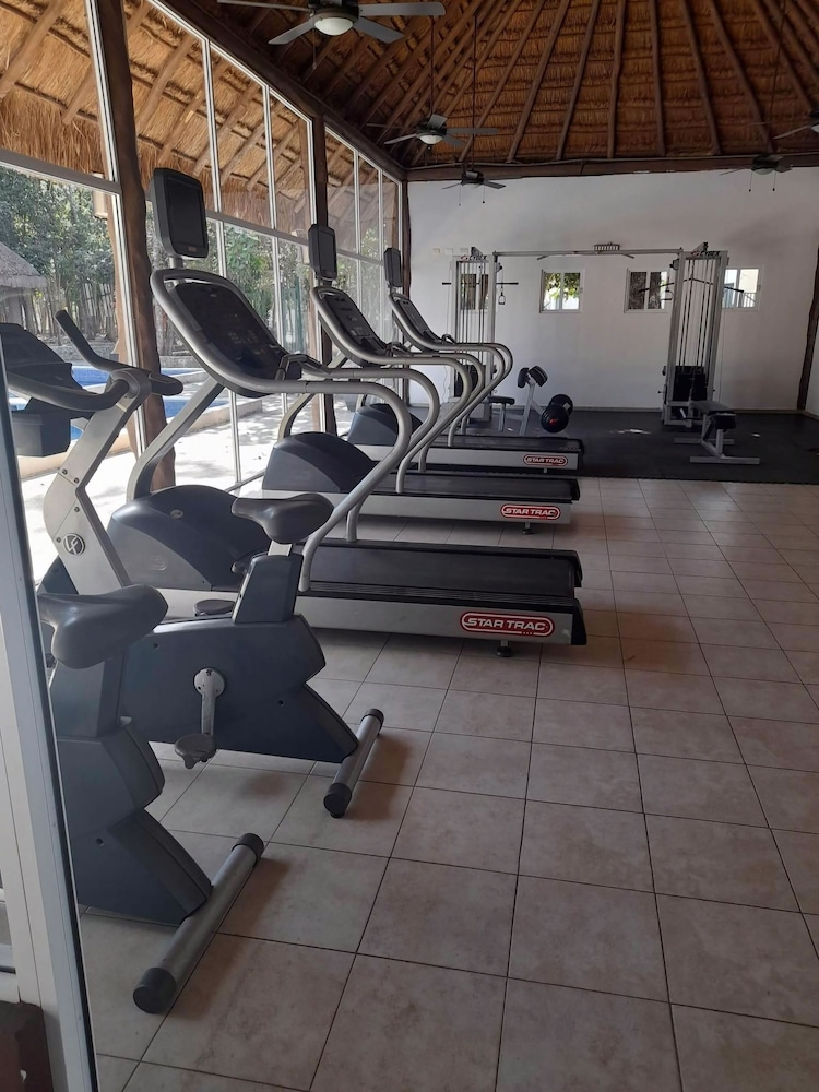 Devoted Hoestel in Cancun With Equipped Kitchen, Pool, Close to Beaches & More!