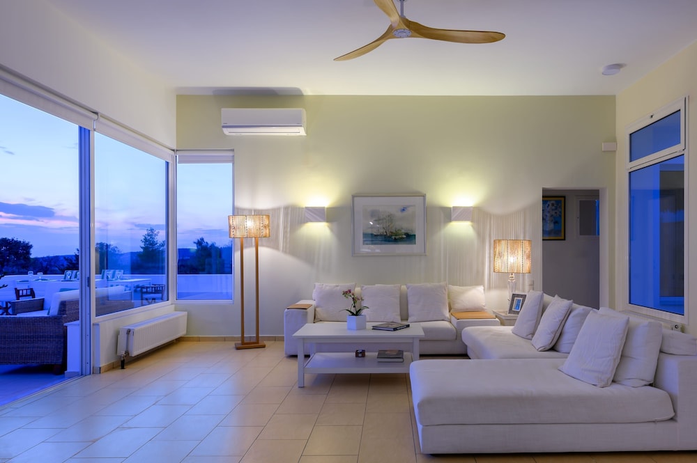 VIP Villa Panoramic Seaview Close to Beaches