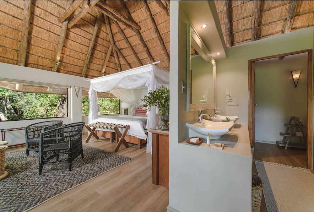 Karongwe - River Safari Lodge