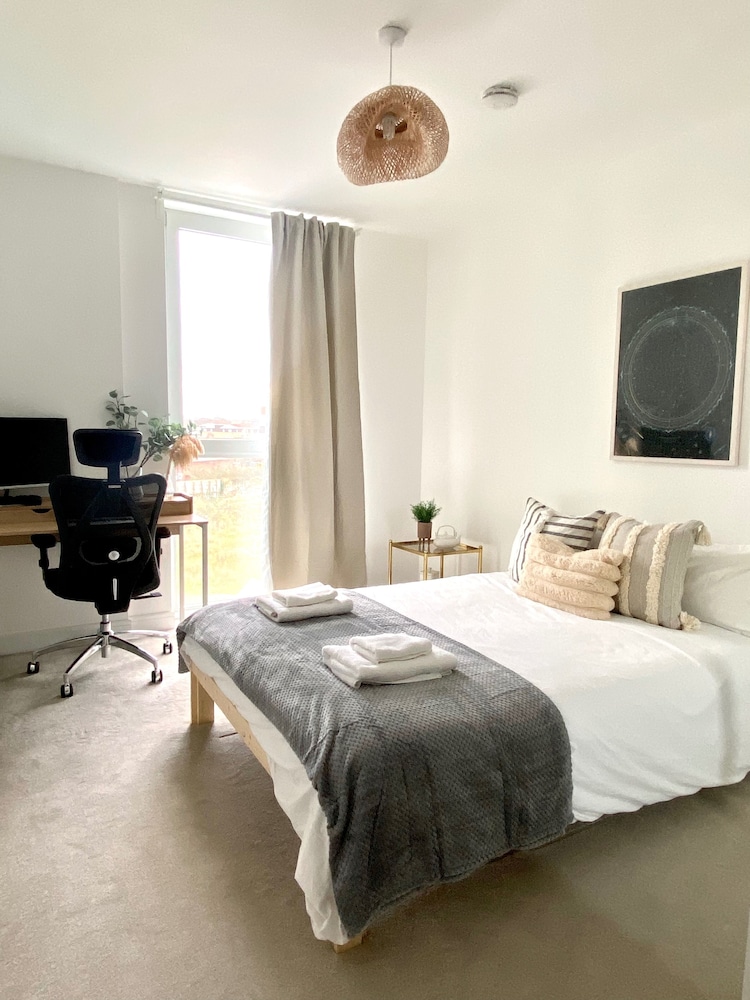 Stylish London Flat - Private Terrace - City View