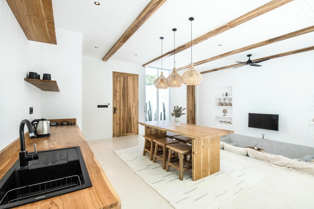 Chic 2BR Villa, 5min to Bingin's Coastal Bliss