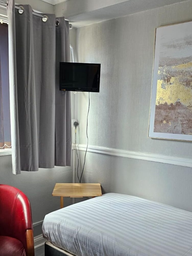 JUST ROOMS
