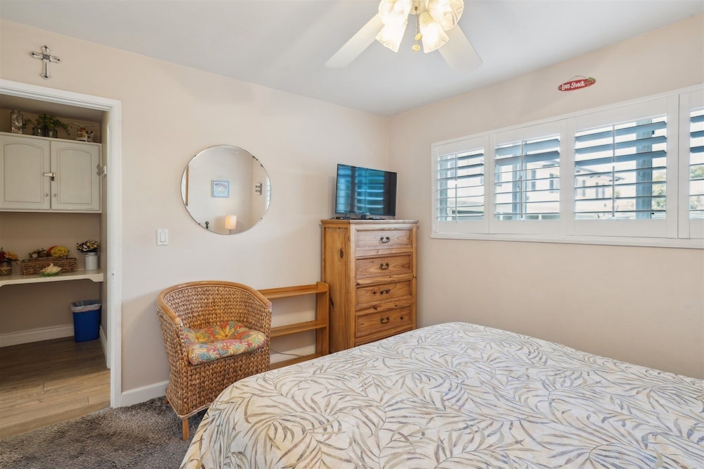 Lovely 1 Bed Beach Condo #128 1 Bedroom Condo by Sunset Shores Condominiums