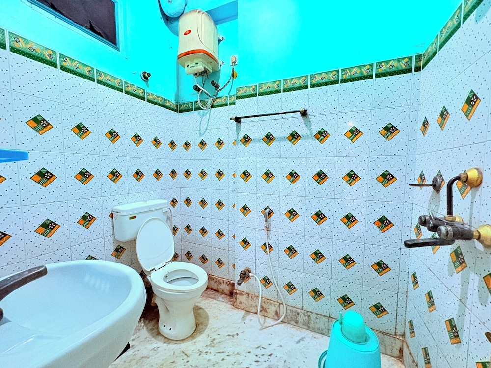 Binapani Hotel & Restaurant Tarapith