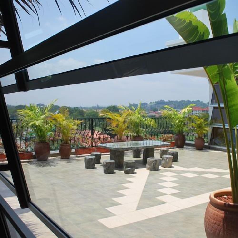 Mciti Suites