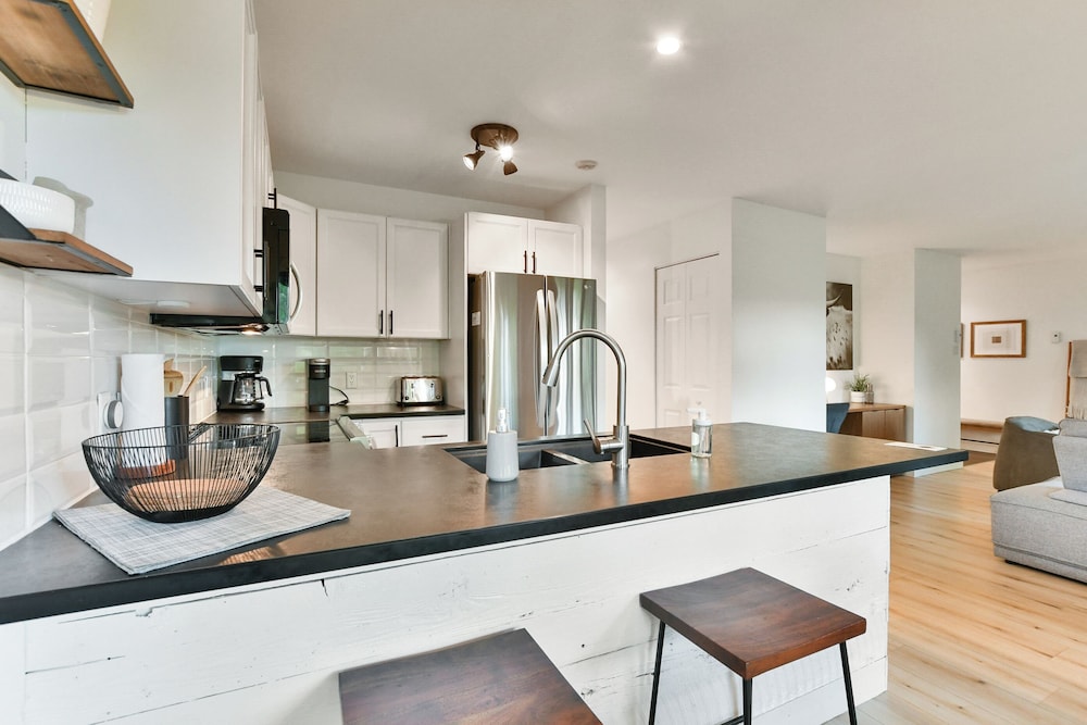 Les Haut Bois Condominiums -RVMT