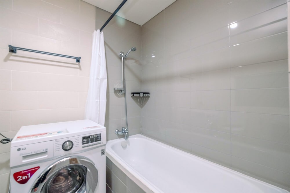 Luxury 2BR Apartment at Pejaten Park Residence with Bathtub