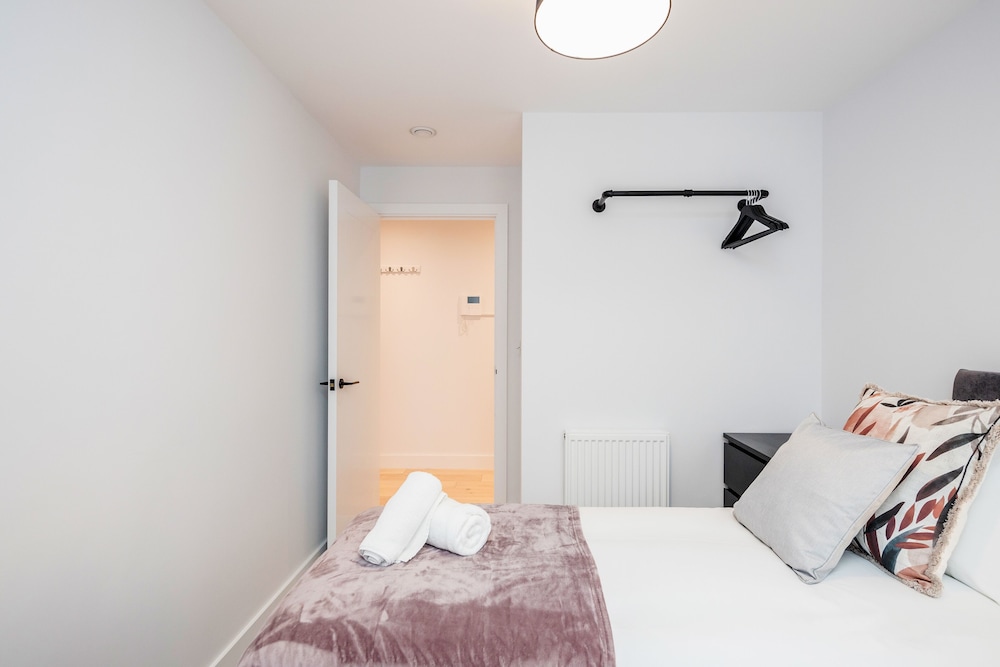 Watford Cassio Luxury - Modernview Serviced Accommodation view 5