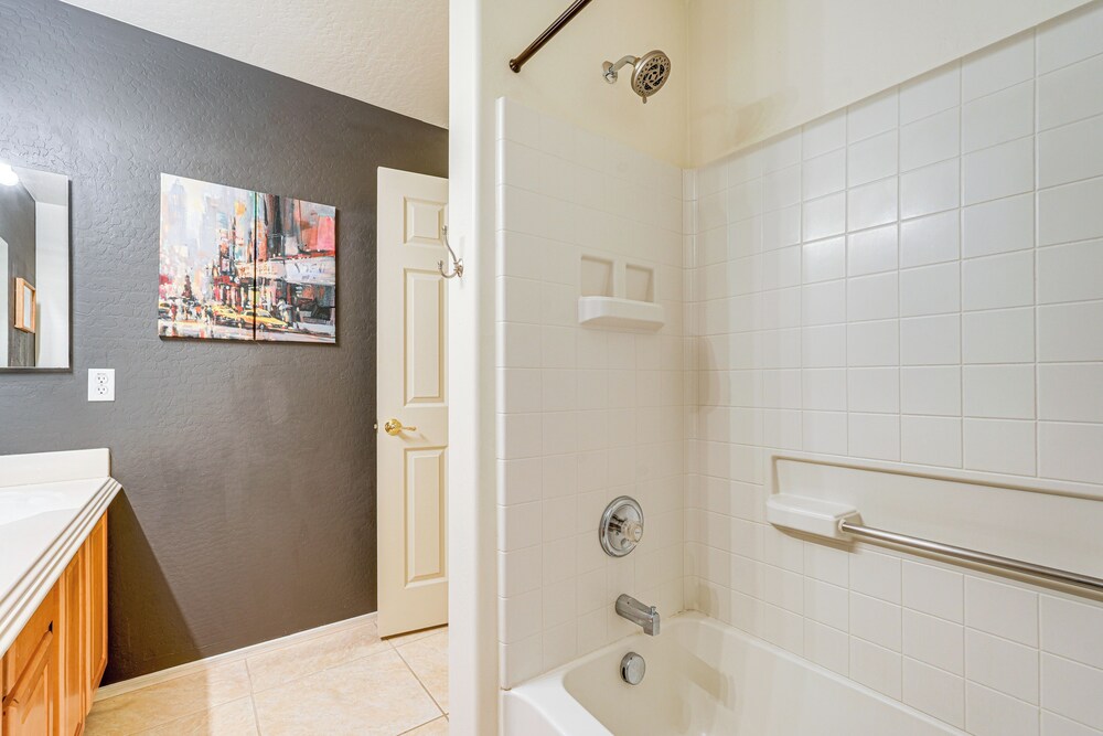 Spacious Family Oasis in Cave Creek!
