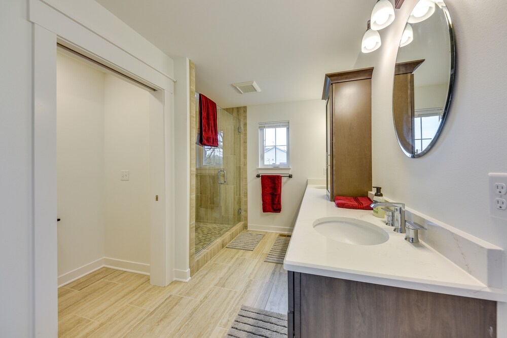 Burlington Vacations - Lakefront Burlington Vacation Rental: Dock Beach - Property Image 18