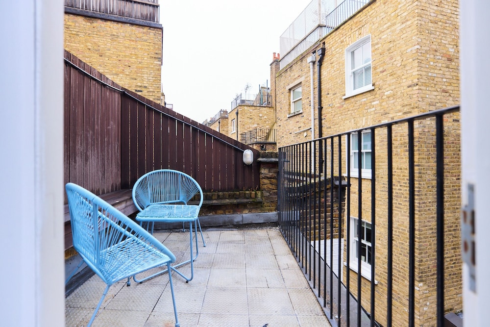 The Chelsea Nest - Stylish 2bdr With Balcony