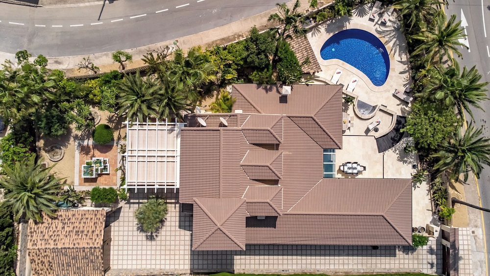 4bed Villa Sleeps 8- Pool, Garden, Bbq, Near Beach