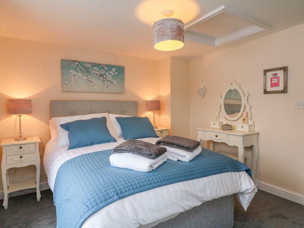 Cedarwood Cottage view 3