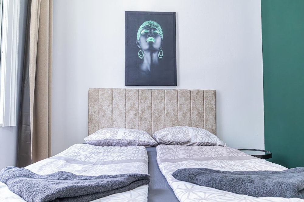8 Studios with Terrace in Margareten