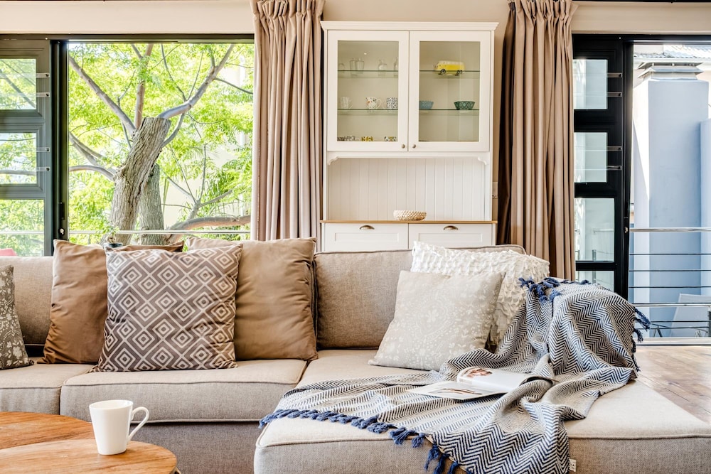 Camps Bay 4bed Villa w Pool Luxe on Central