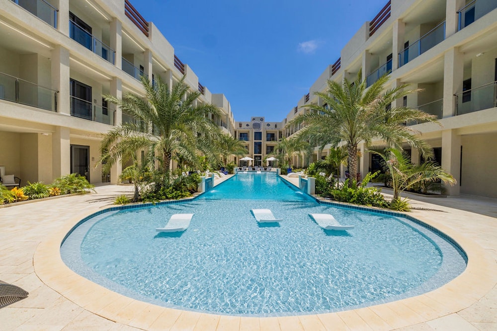 NEW Modern 2BR 2BA Condo w Gym Pool BBQ Parking