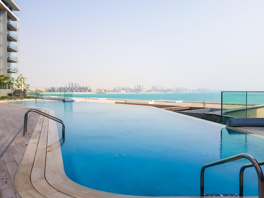 Stunning Sea Views on Dubai s New Luxury Island