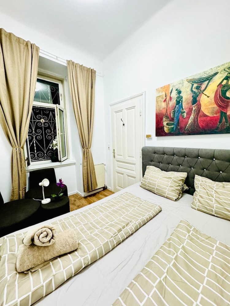 9BR Apt for 18P Walk to Augarten