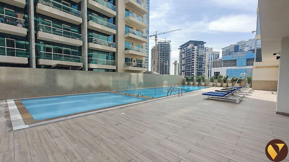 Elegant 2BR Canal View Near Dubai Mall