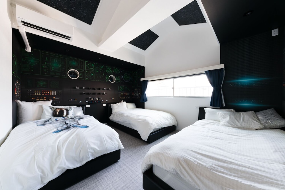 GUEST HOUSE DISCOVERY SHIP view 3