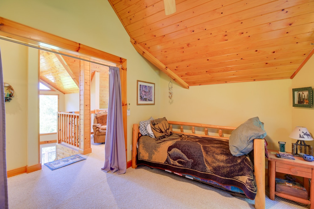 Piney Creek Cabin w/ Deck, Grill & Mountain Views! view 3